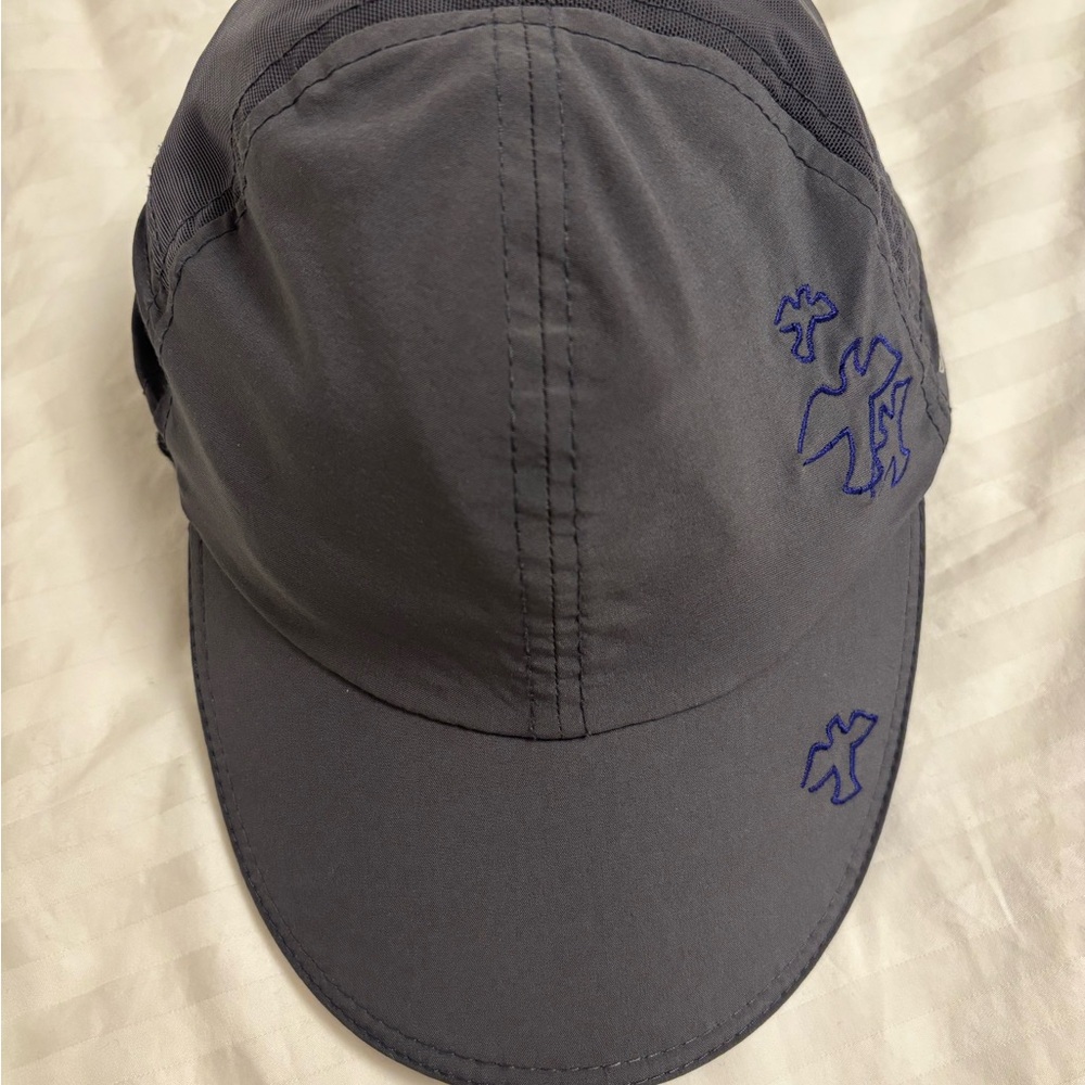 lululemon Charcoal Hat with embroidered detail and side pocket and mesh back - Picture 2 of 3